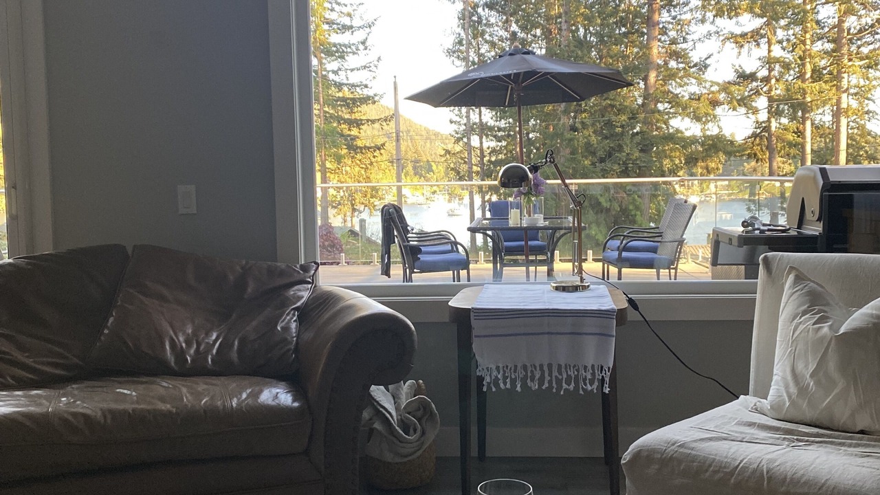 Photo of Livingroom in Madeira Park