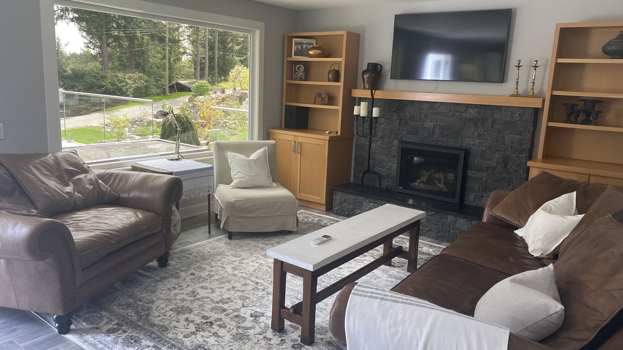 Photo of Livingroom in Madeira Park