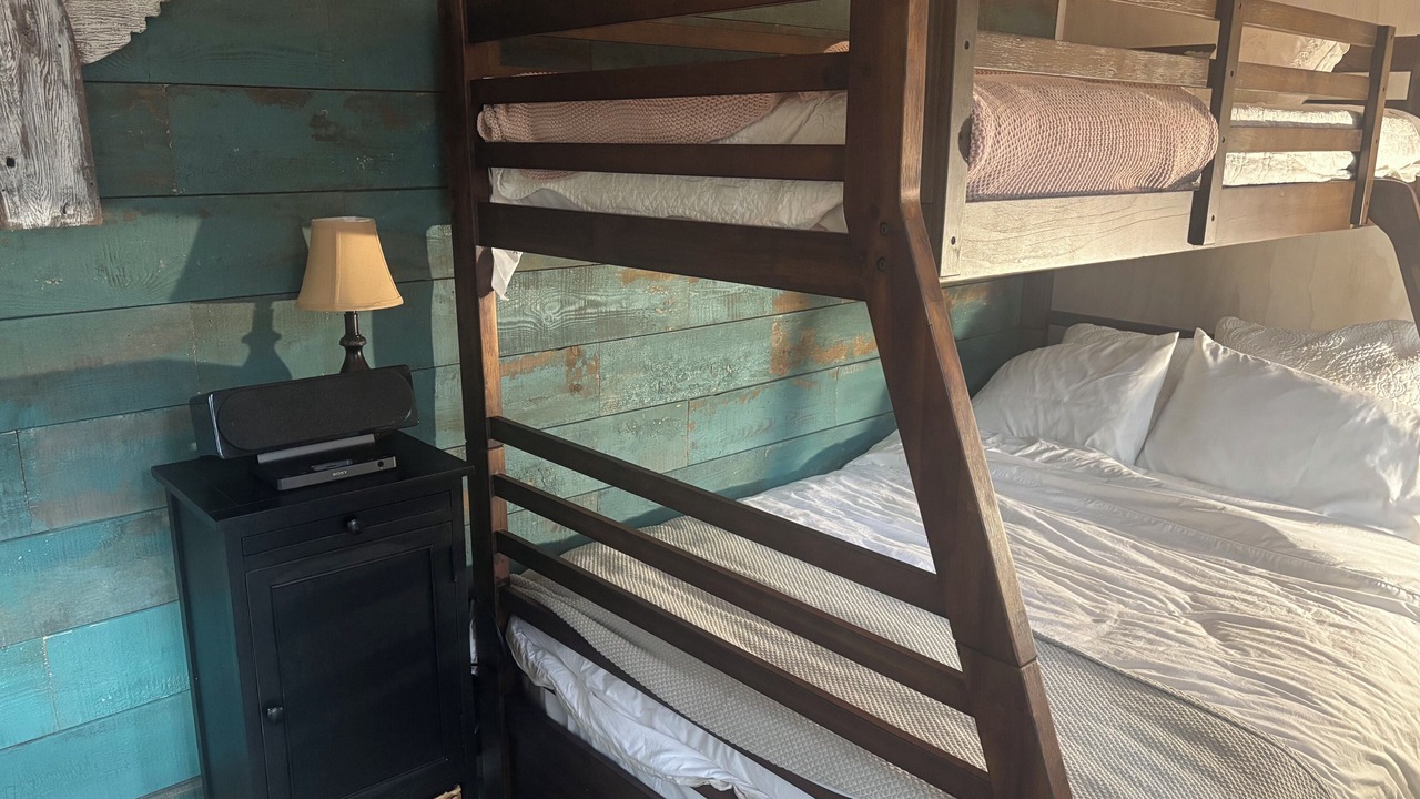 Photo of Bedroom in Madeira Park