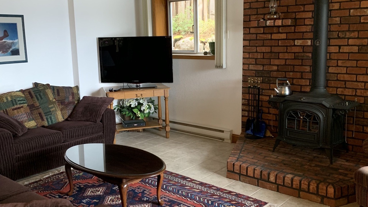 Photo of Livingroom in Sproat Lake