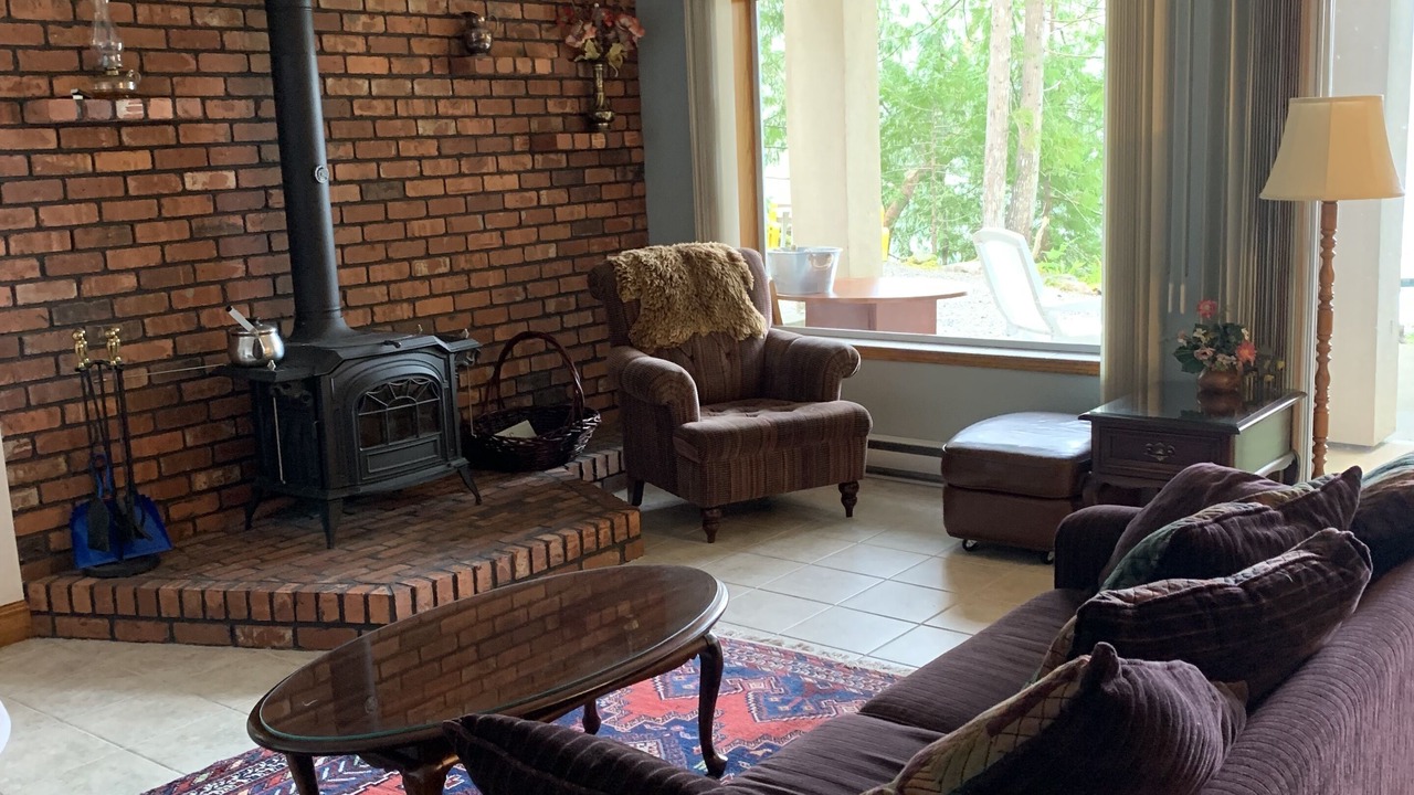 Photo of Livingroom in Sproat Lake