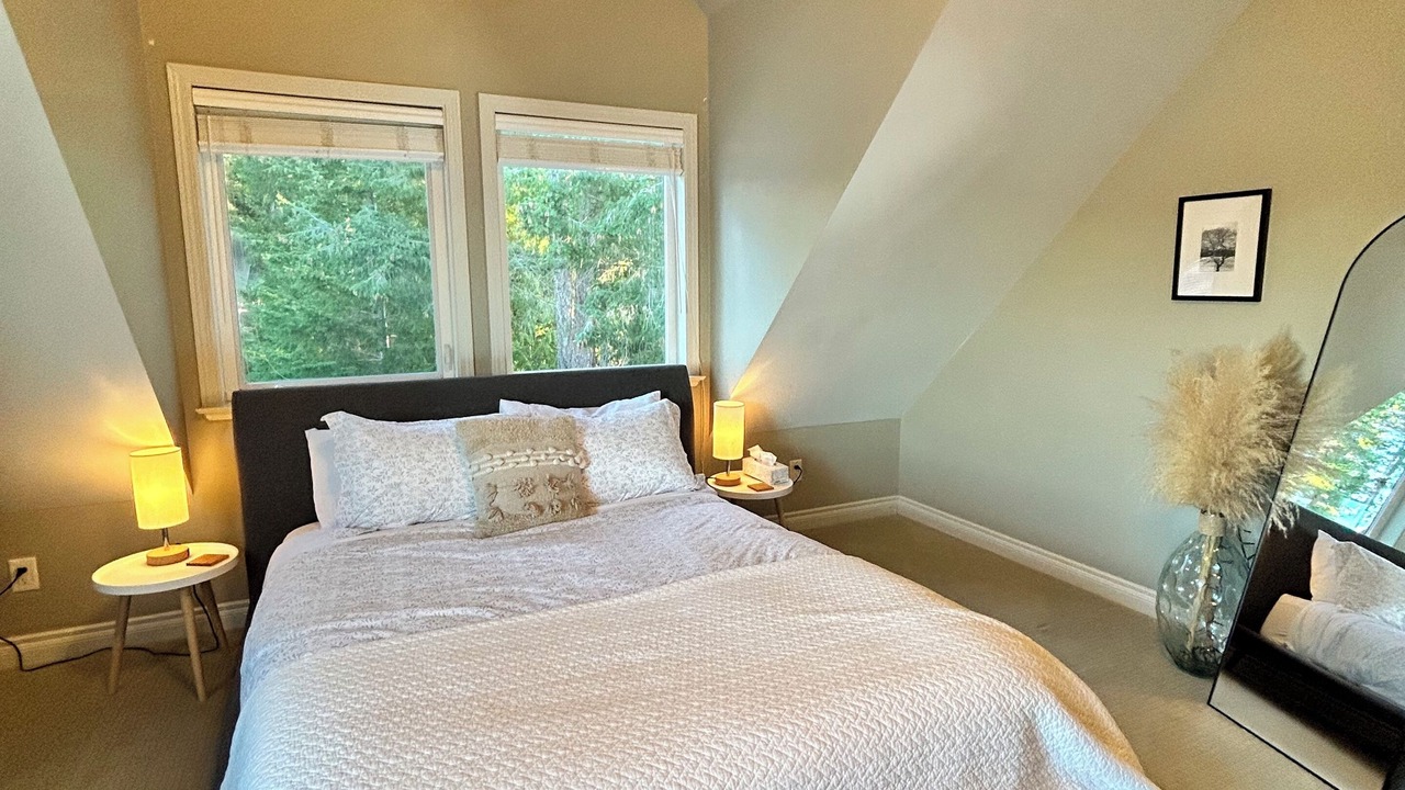 Photo of Bedroom in Garden Bay