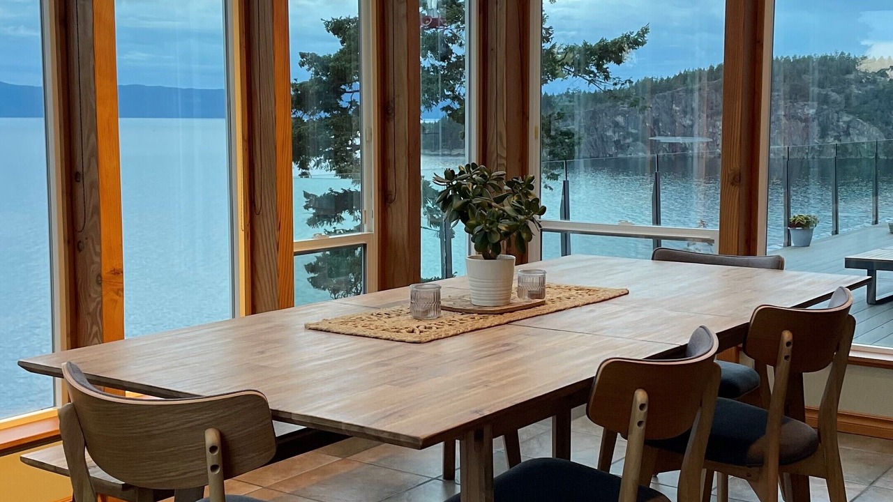 Photo of Bedroom in Garden Bay