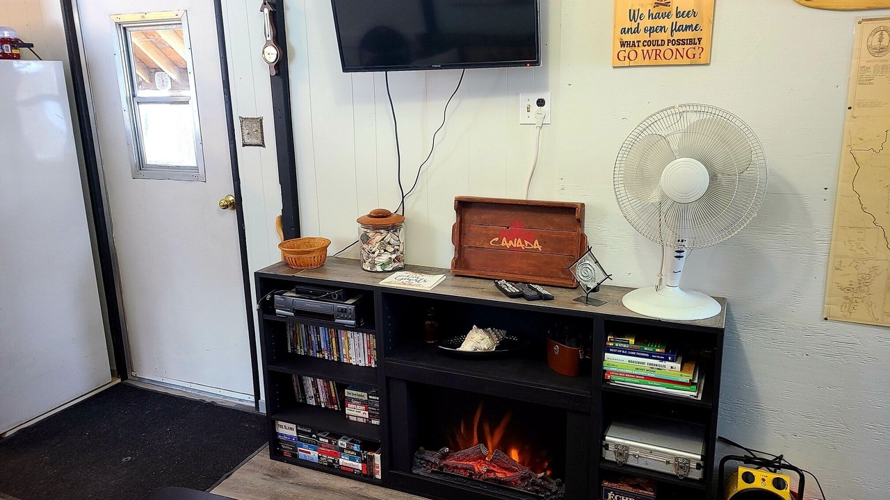 Photo of Livingroom in Deka Lake