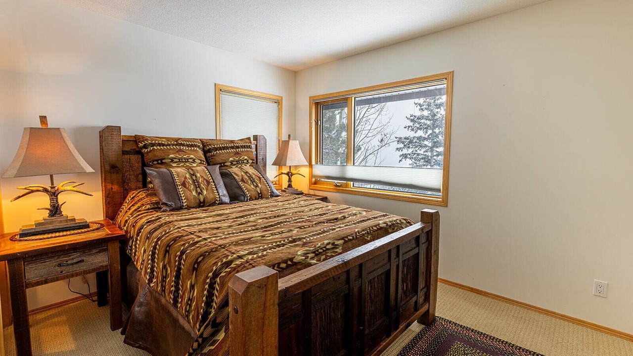 Photo of Bedroom in Cougar Creek