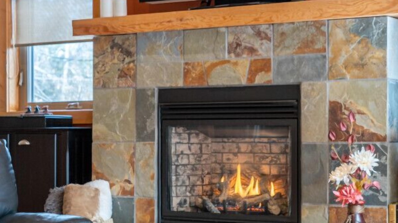 Photo of Livingroom in East Kootenay