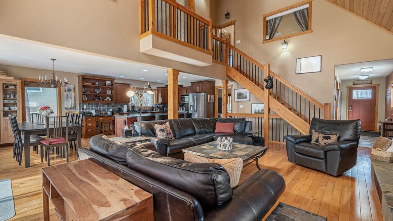 Photo of Livingroom in East Kootenay