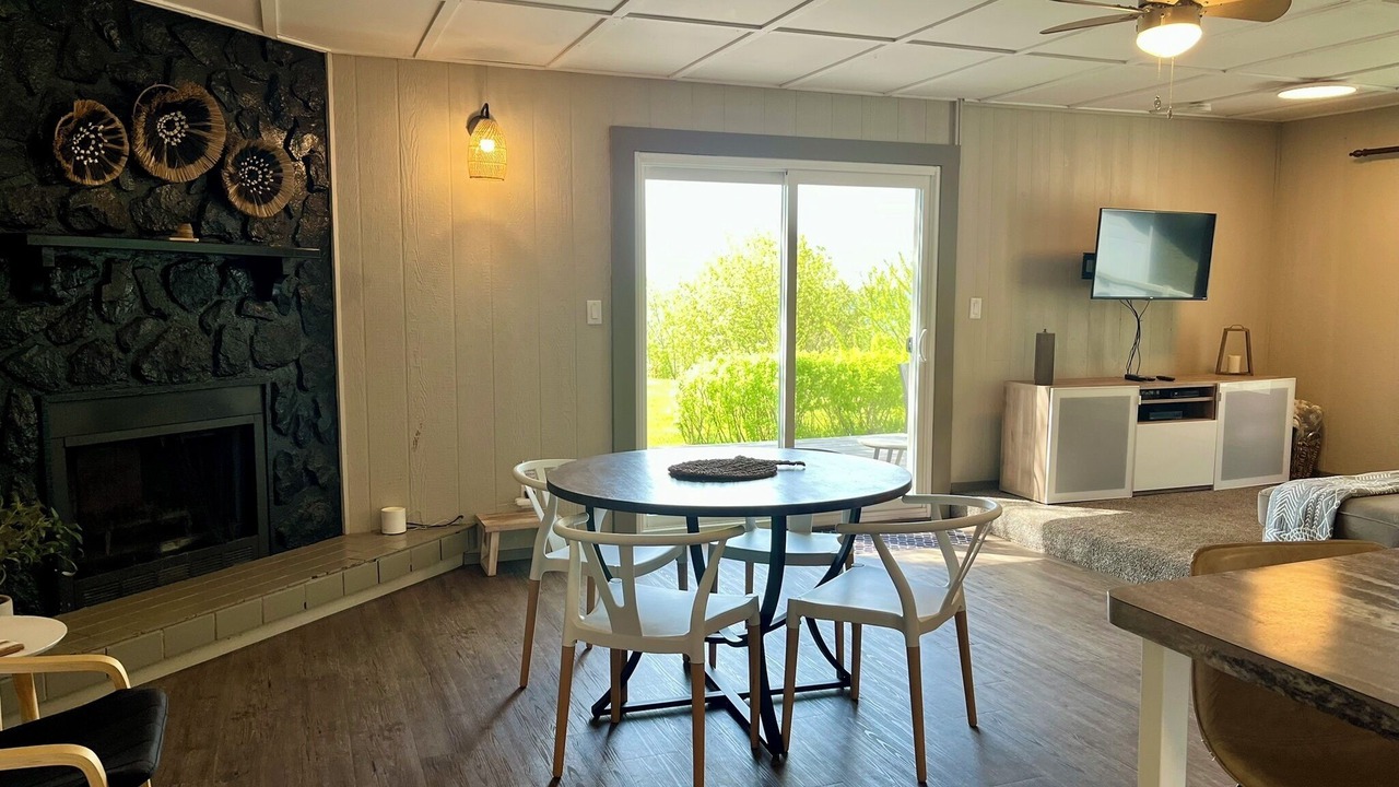 Photo of Livingroom in Island View