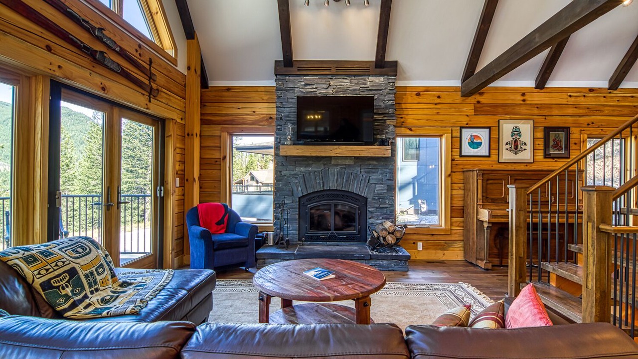Photo of Livingroom in East Kootenay