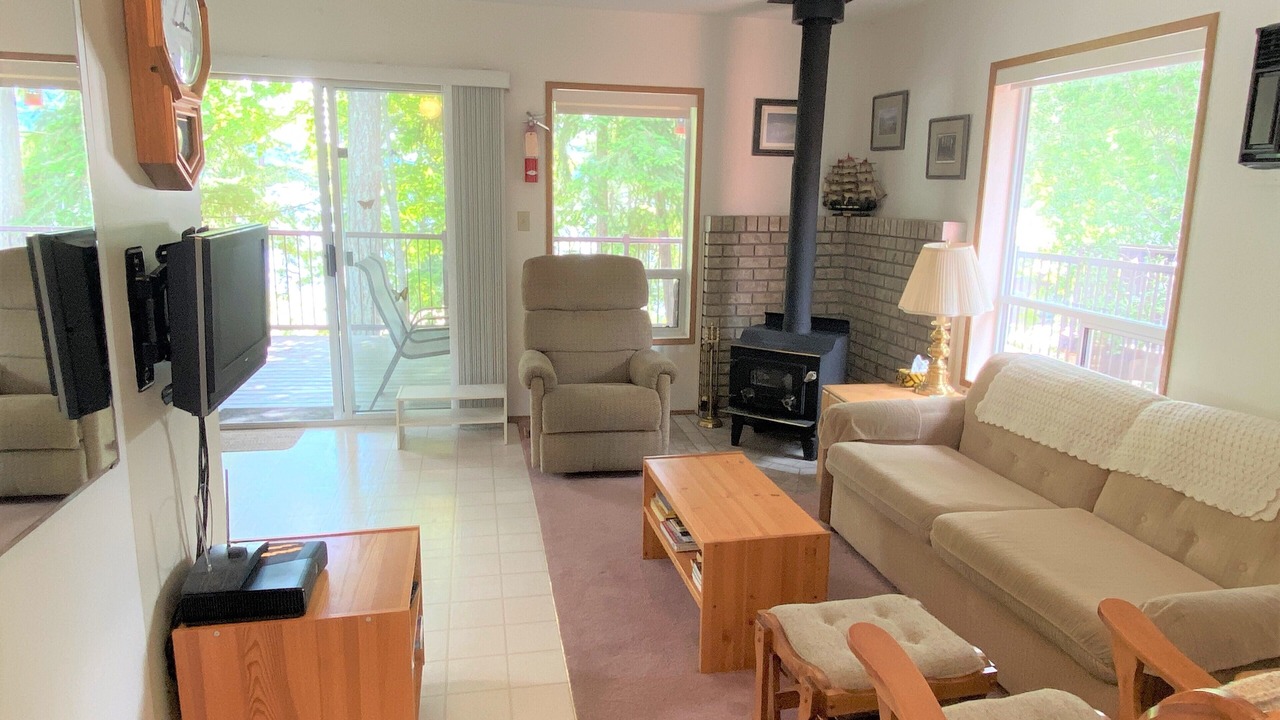 Photo of Livingroom in Sicamous