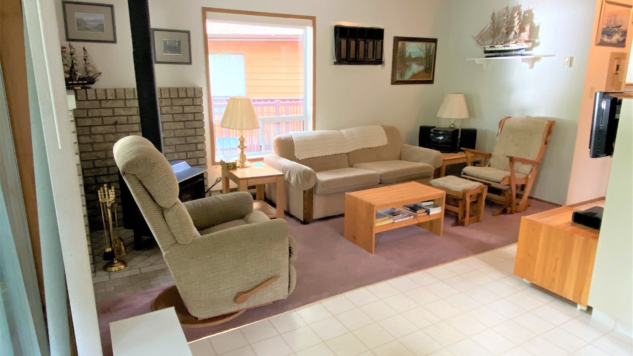 Photo of Livingroom in Sicamous