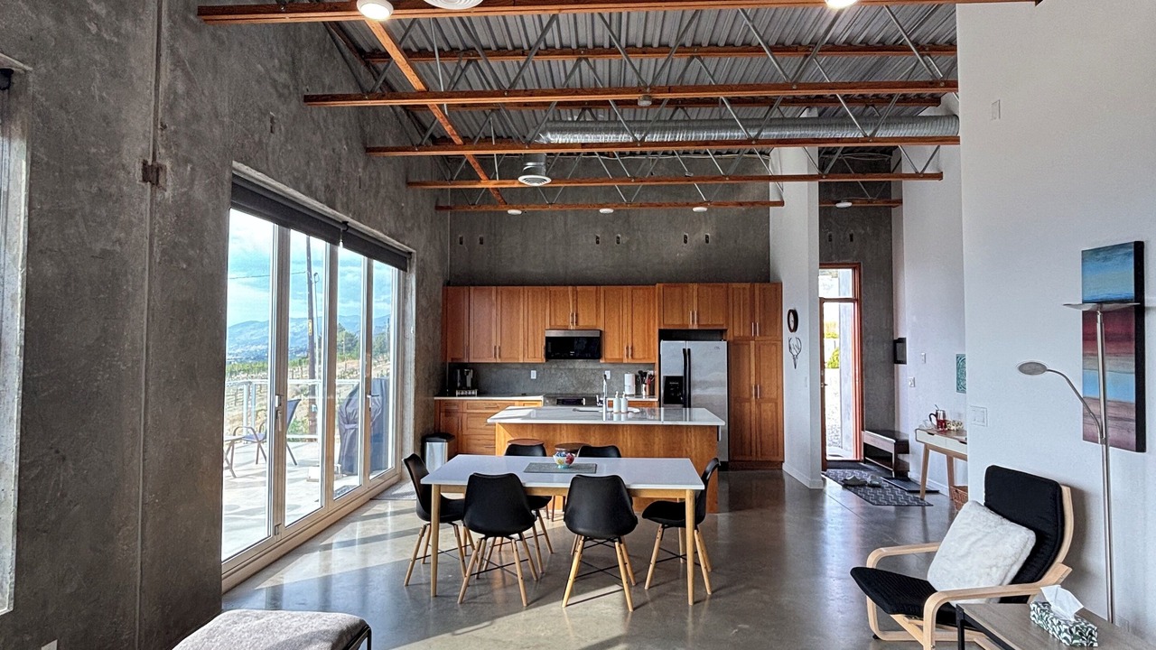 Photo of Livingroom in Okanagan-Similkameen