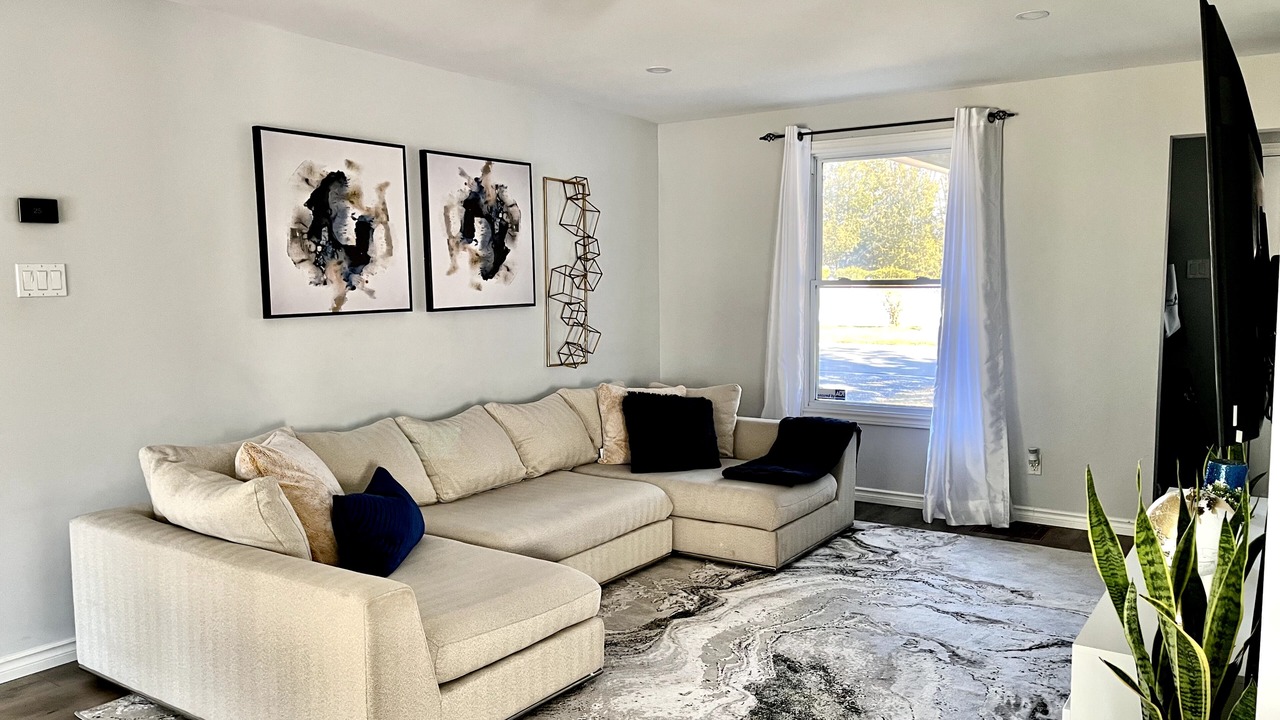 Photo of Livingroom in Brantford