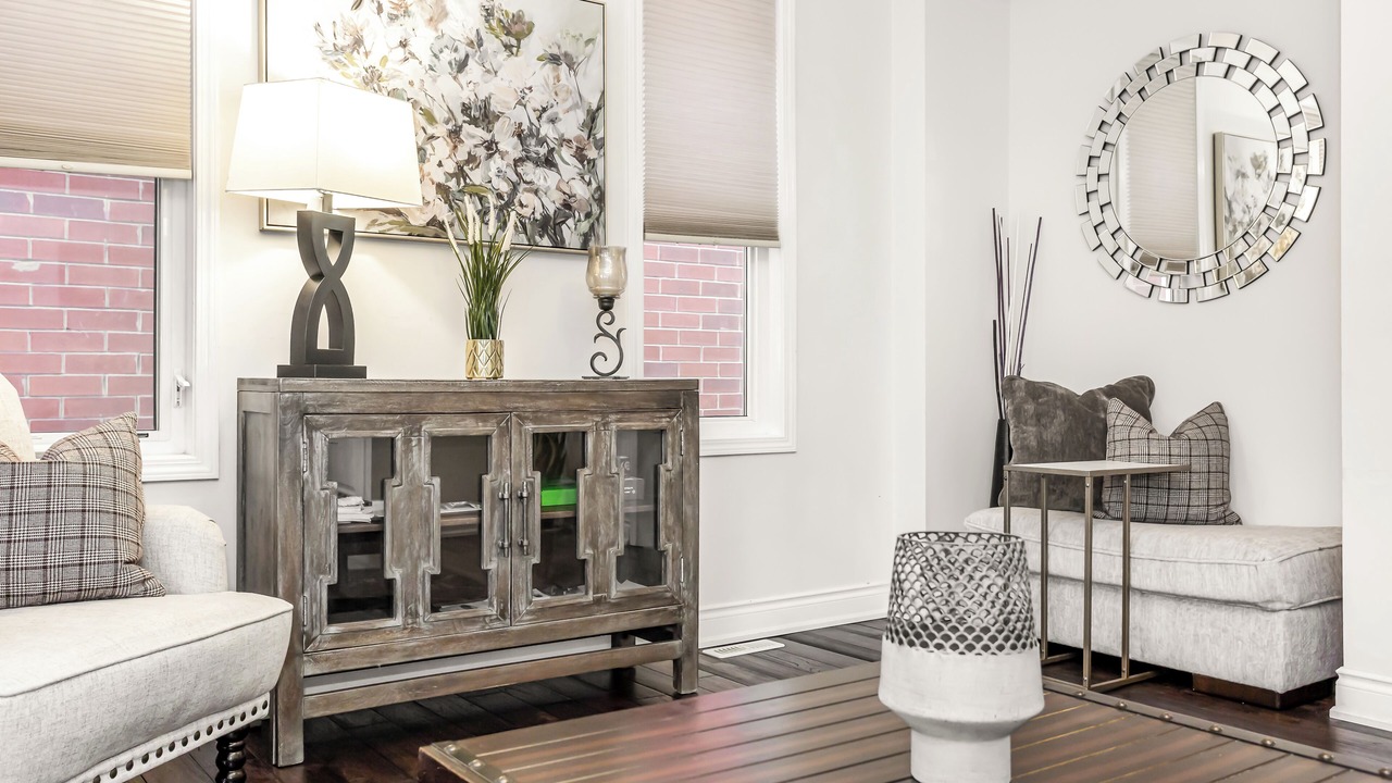 Photo of Livingroom in Halton Regional Municipality