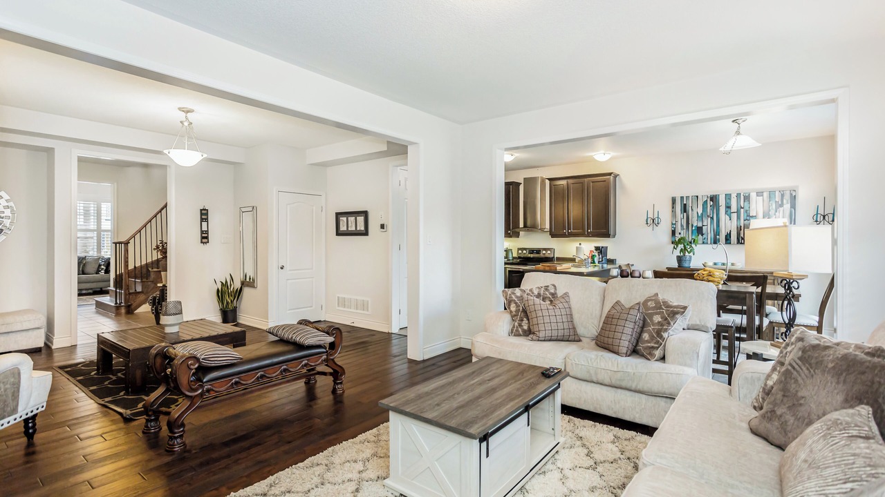Photo of Livingroom in Halton Regional Municipality