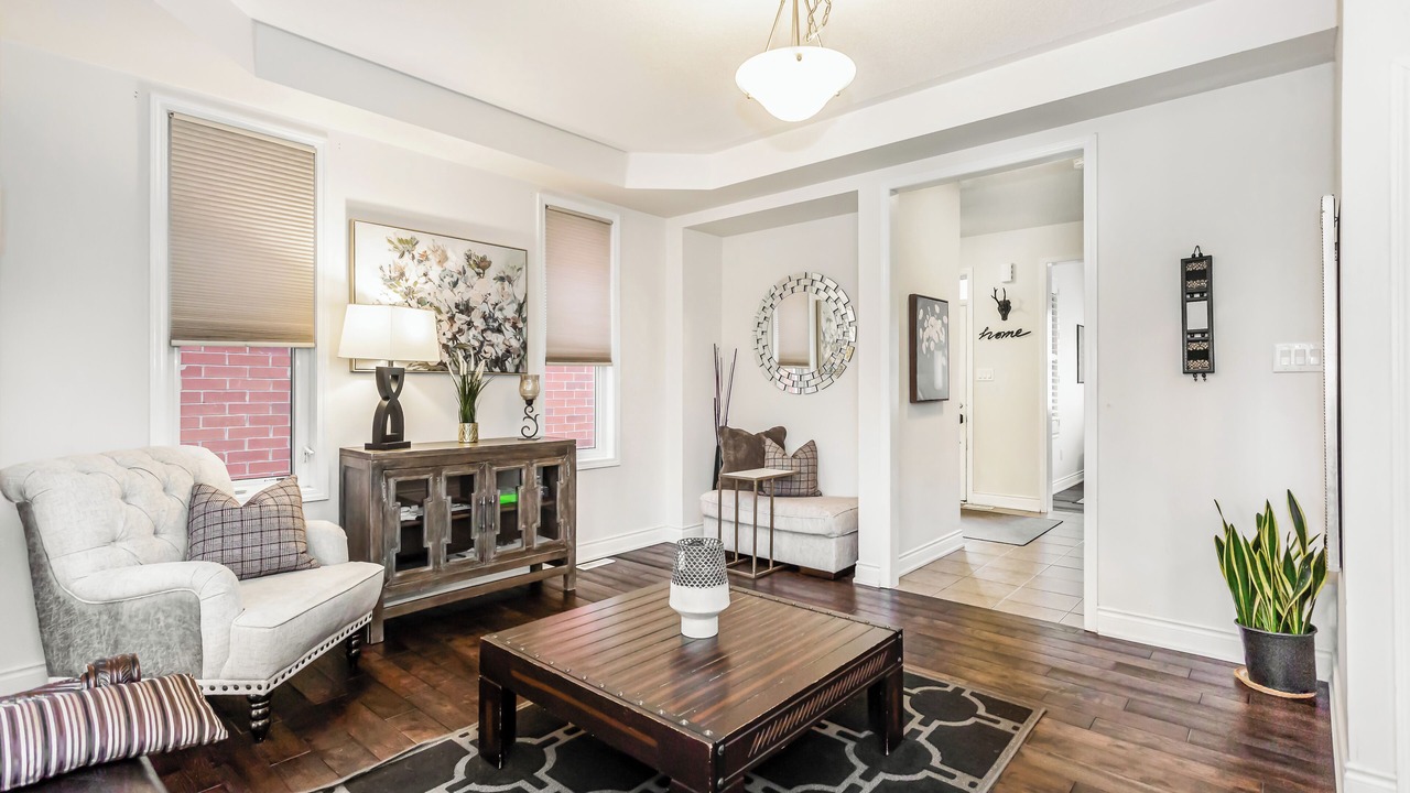 Photo of Livingroom in Halton Regional Municipality