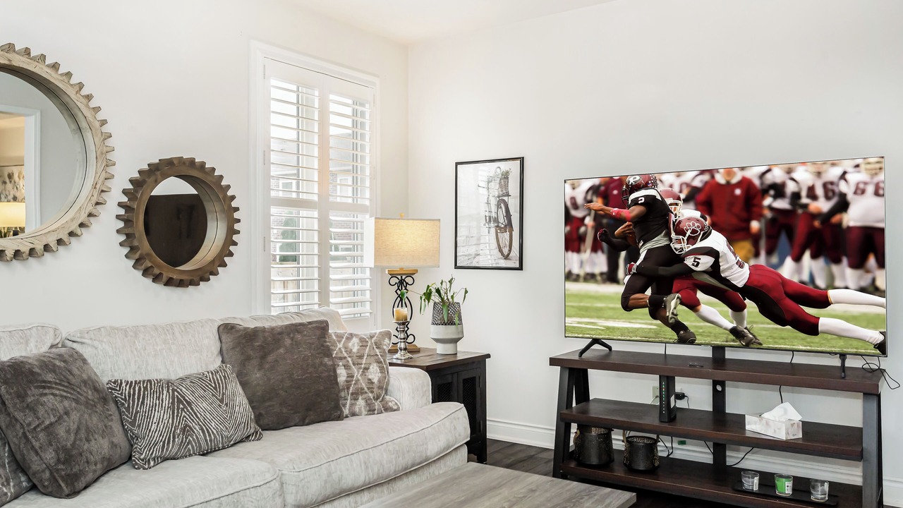 Photo of Livingroom in Halton Regional Municipality