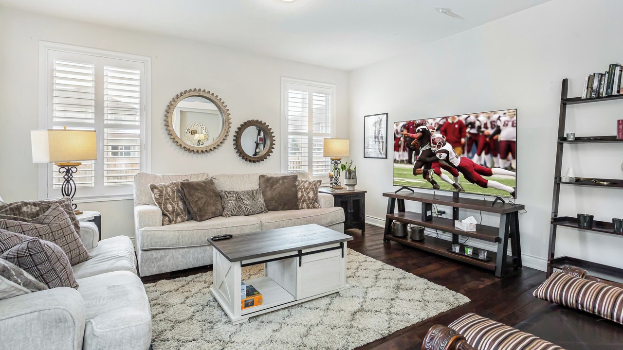 Photo of Livingroom in Halton Regional Municipality
