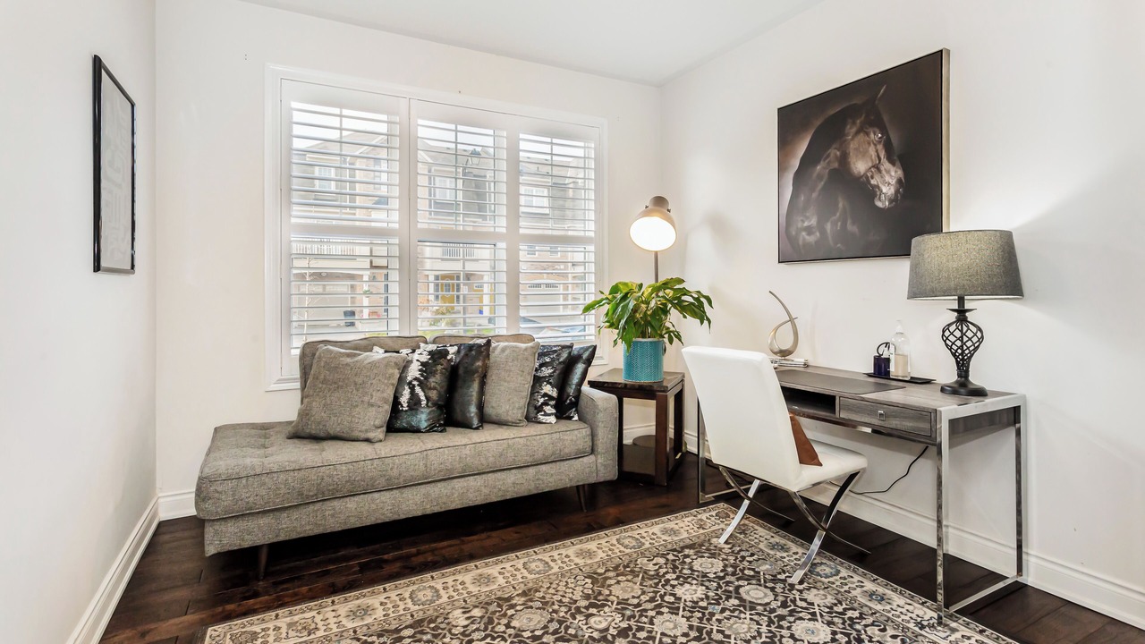 Photo of Livingroom in Halton Regional Municipality