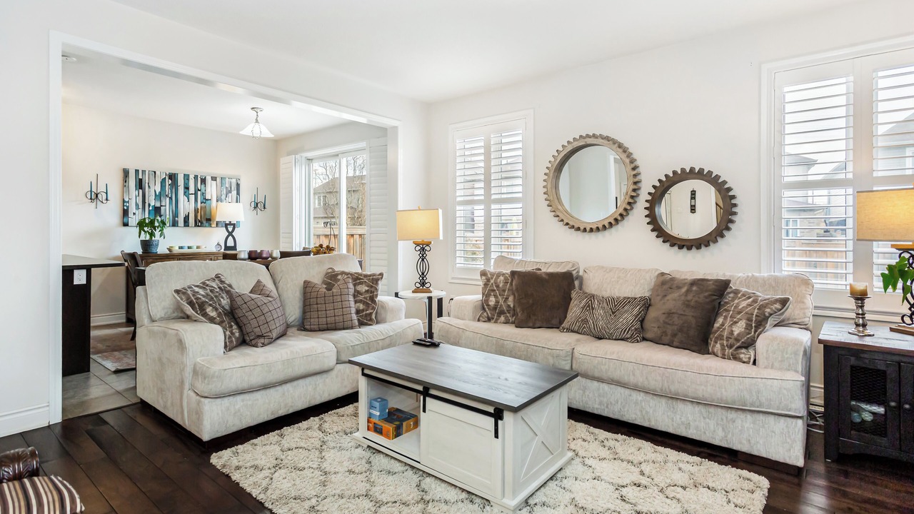Photo of Livingroom in Halton Regional Municipality