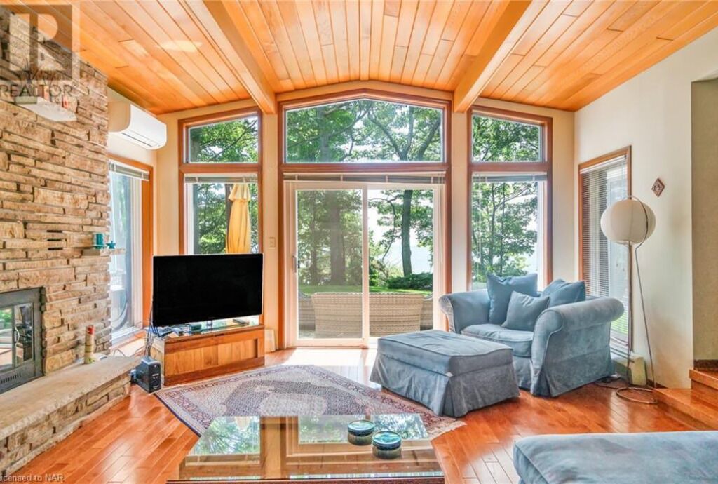 Photo of Livingroom in Port Colborne