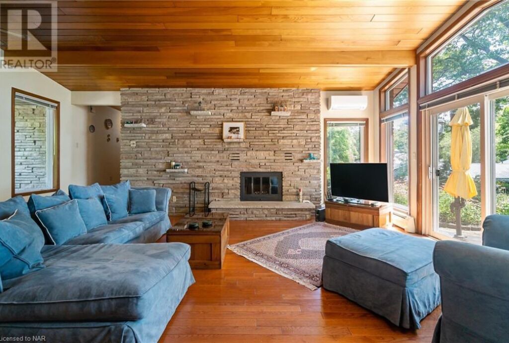Photo of Livingroom in Port Colborne