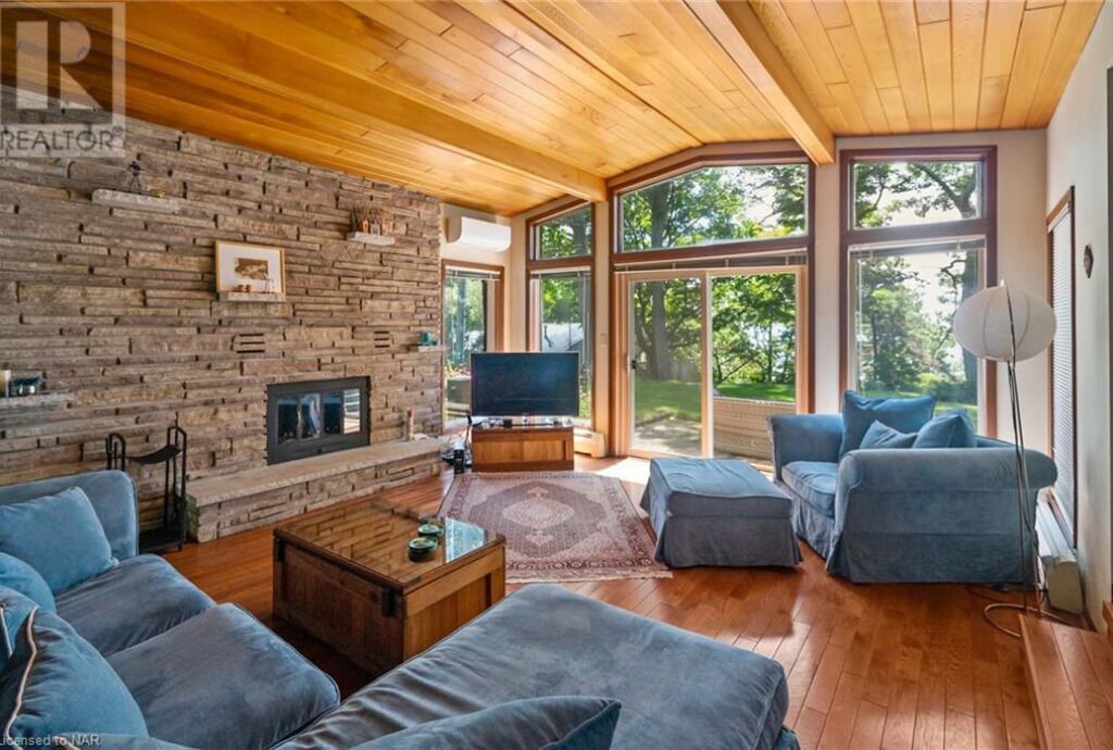Photo of Livingroom in Port Colborne