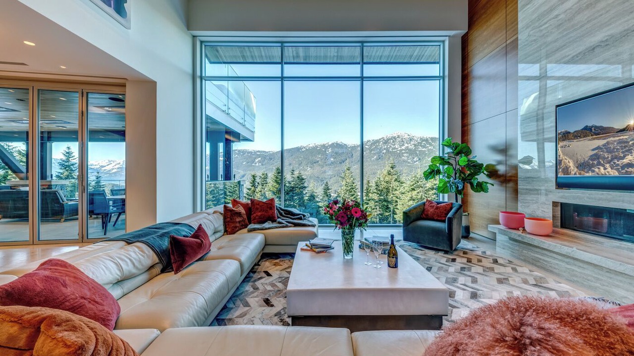 Photo of Livingroom in Whistler Creekside