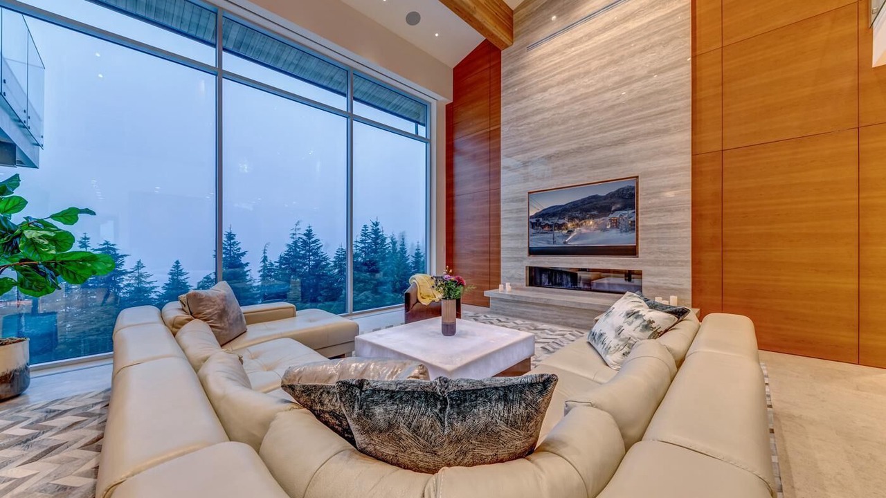 Photo of Livingroom in Whistler Creekside