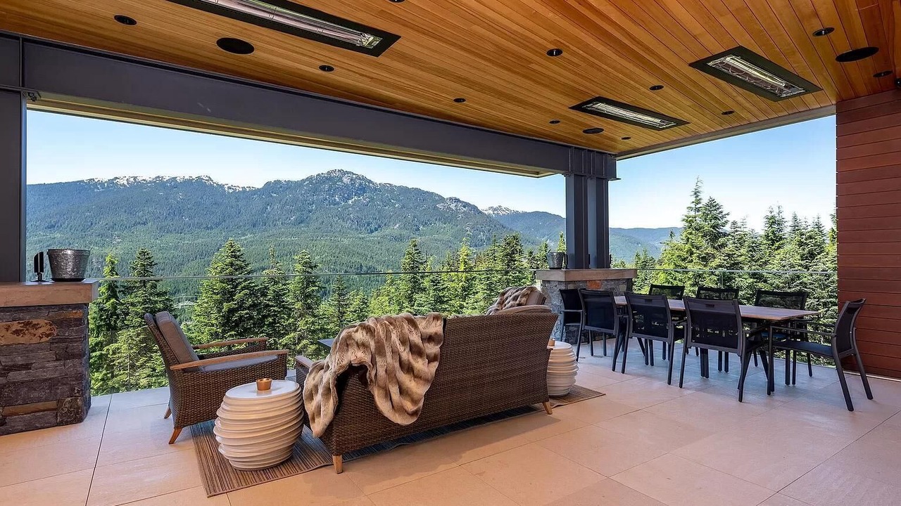 Photo of Livingroom in Whistler Creekside