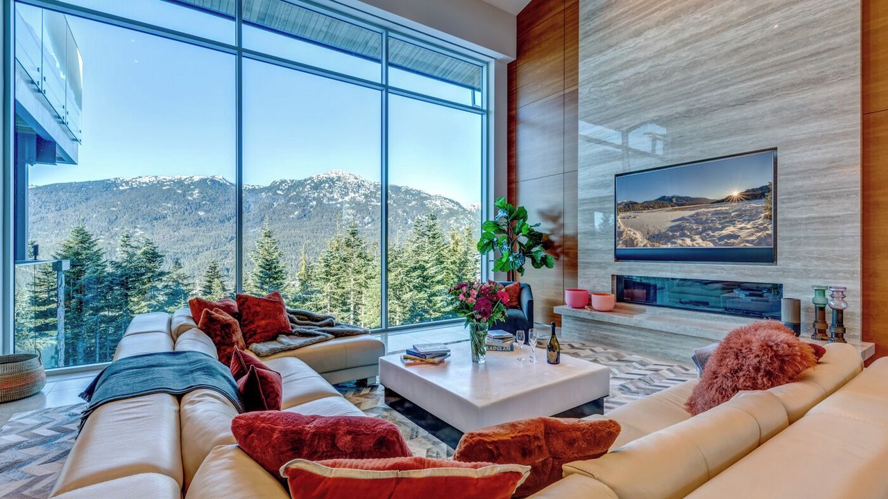 Photo of Livingroom in Whistler Creekside