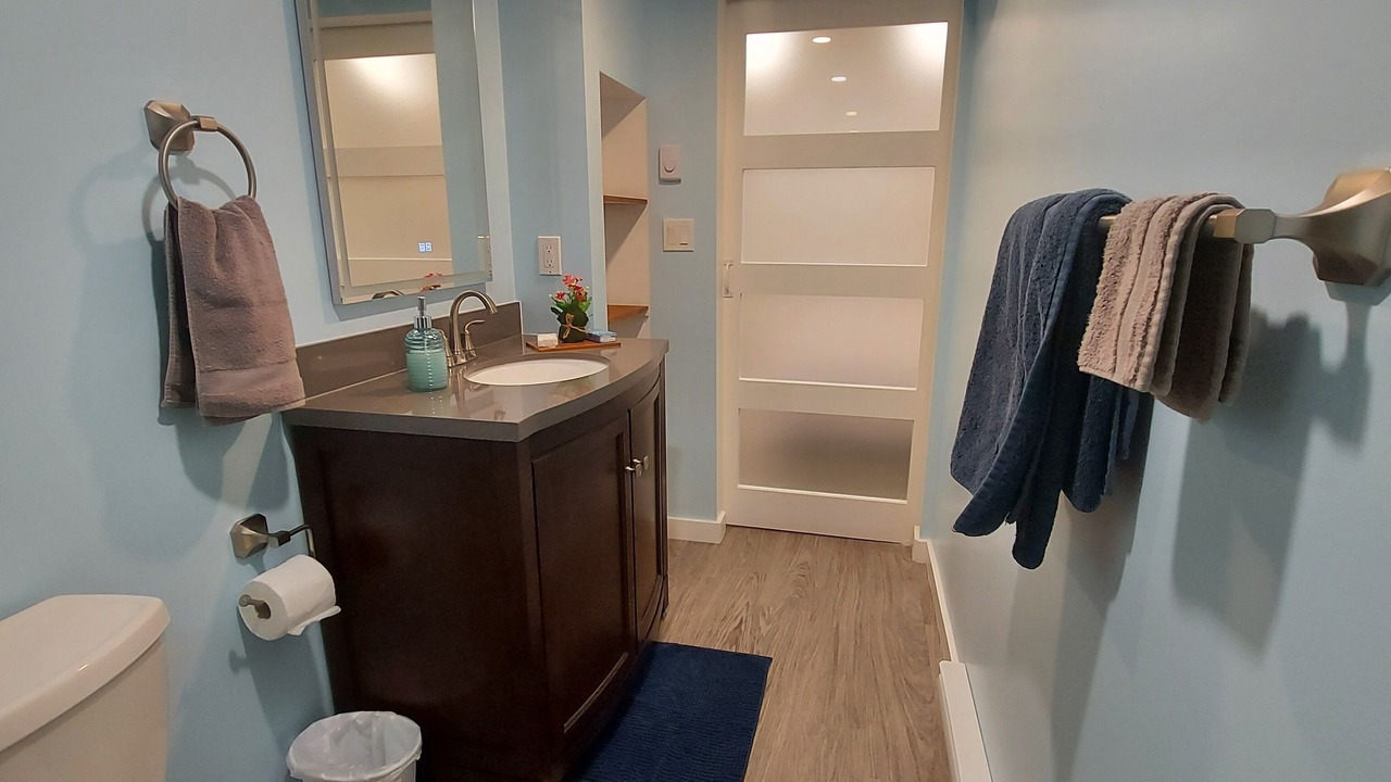 Photo of Bathroom in Saanich East