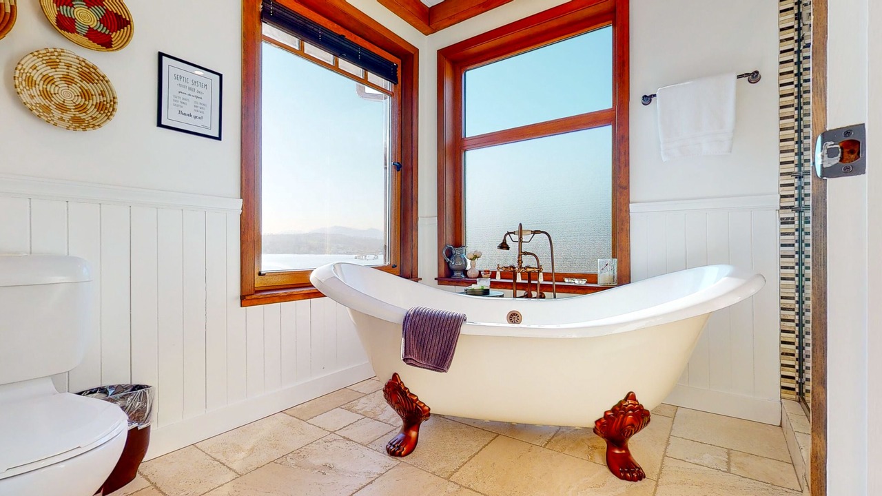 Photo of Bathroom in Selma Park