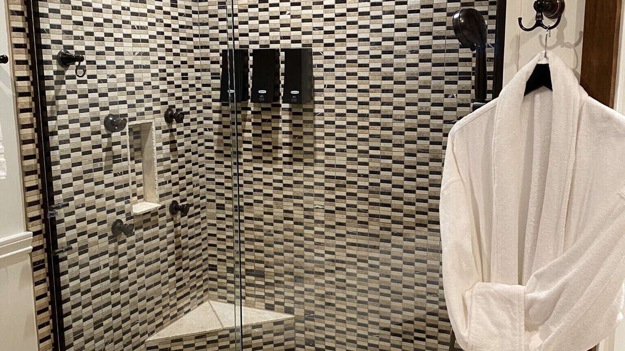 Photo of Bathroom in Selma Park