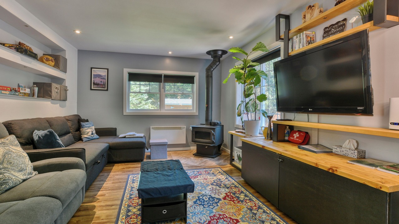 Photo of Livingroom in Chertsey