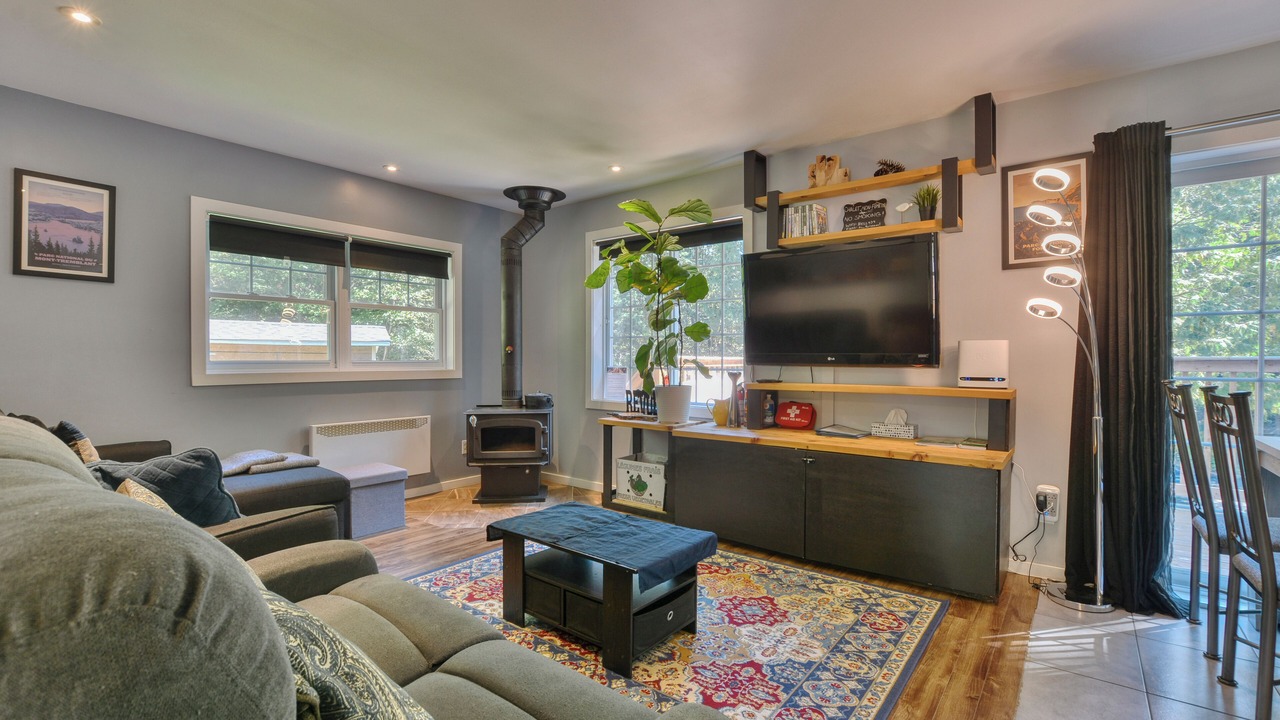 Photo of Livingroom in Chertsey