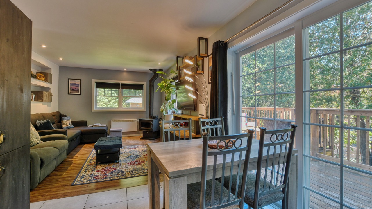 Photo of Livingroom in Chertsey