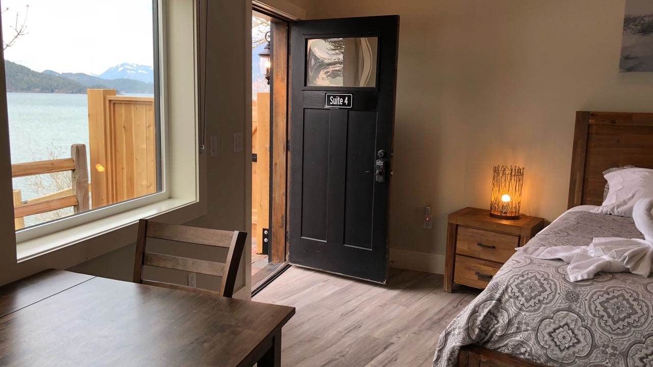Photo of Bedroom in Harrison Hot Springs