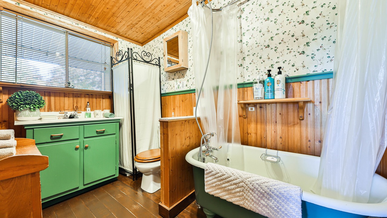 Photo of Bathroom in Rawdon