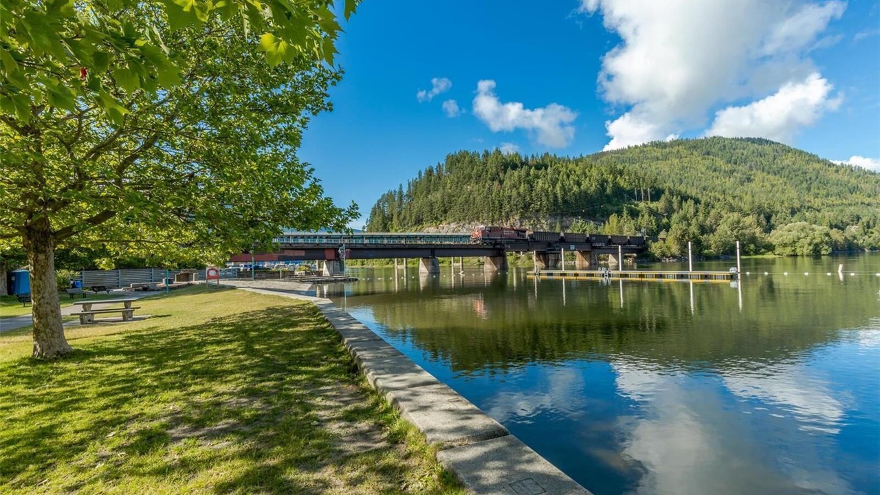 Photo of Others in Sicamous