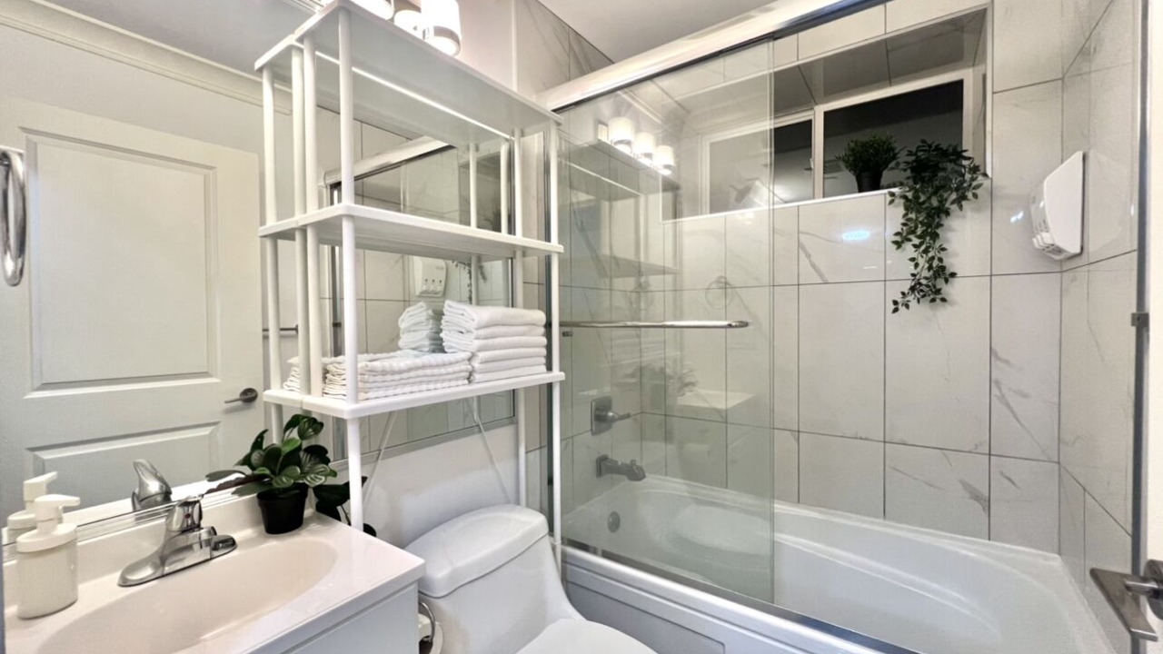 Photo of Bathroom in Sunset