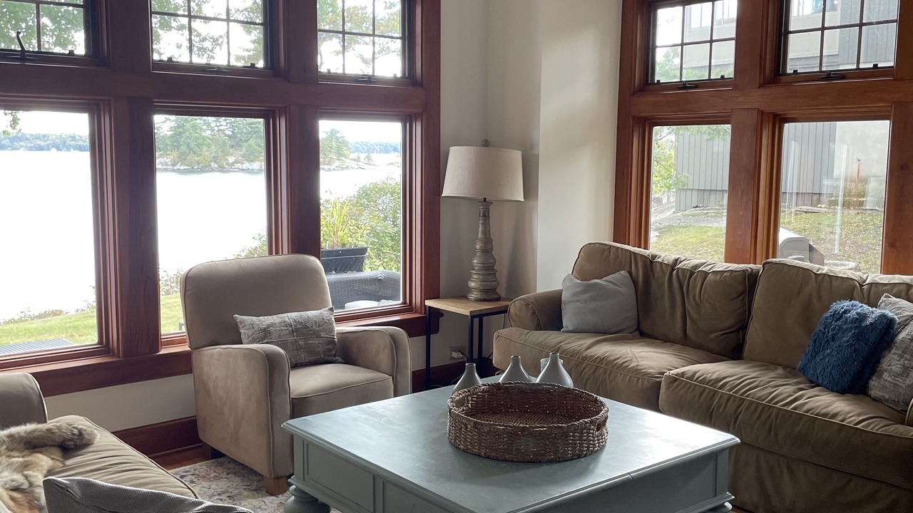 Photo of Livingroom in Elizabethtown-Kitley