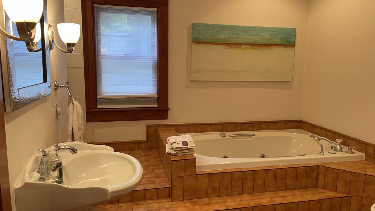 Photo of Bathroom in Elizabethtown-Kitley