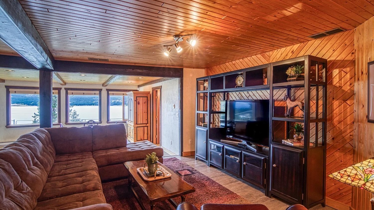 Photo of Livingroom in East Kootenay