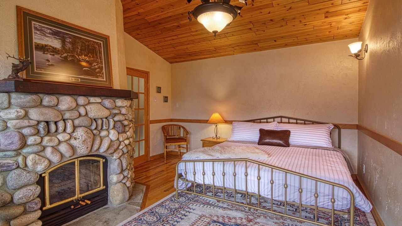 Photo of Bedroom in East Kootenay