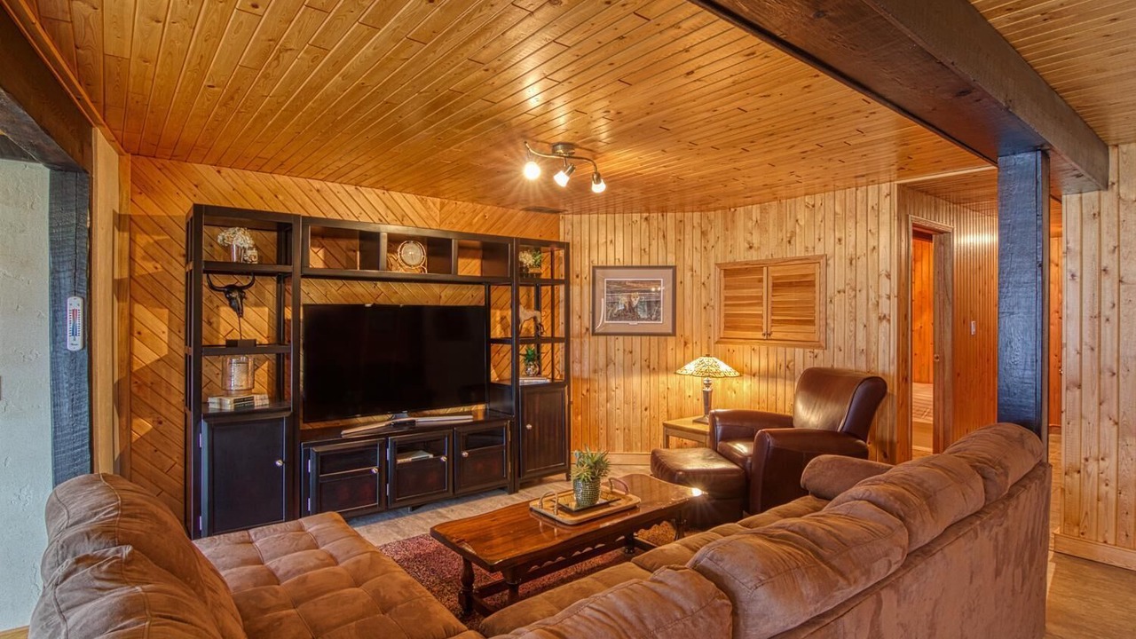 Photo of Livingroom in East Kootenay