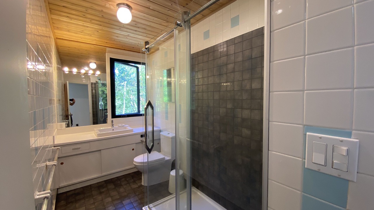 Photo of Bathroom in Brome-Missisquoi Regional County Municipality
