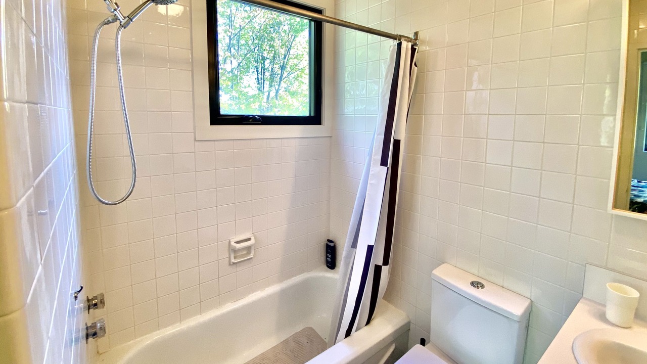 Photo of Bathroom in Brome-Missisquoi Regional County Municipality