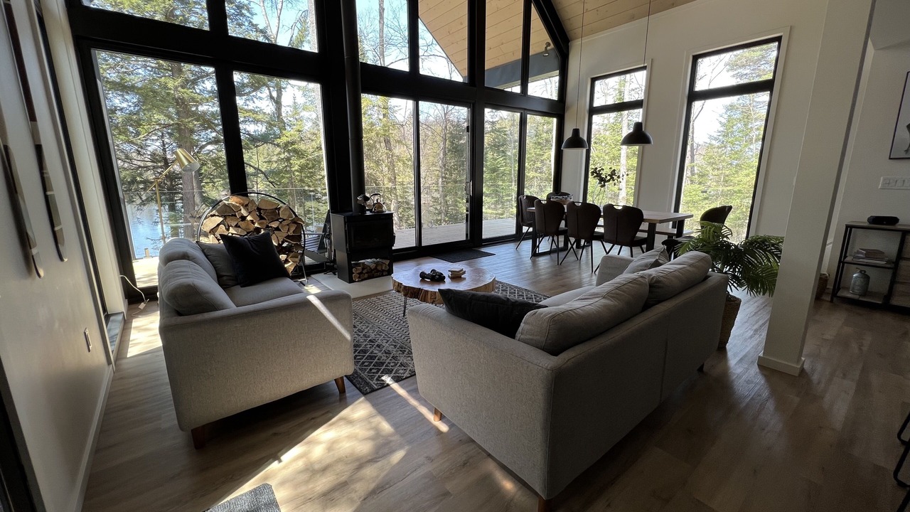 Photo of Livingroom in Unorganized Centre Parry Sound