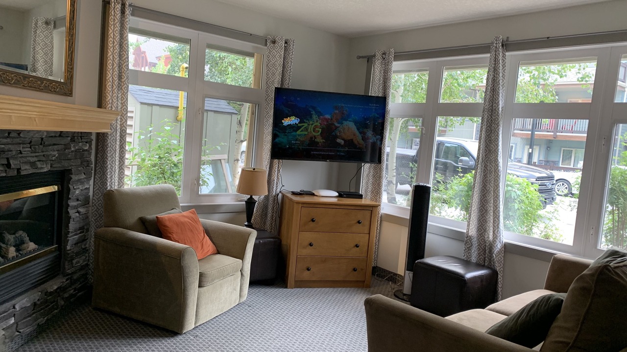 Photo of Livingroom in Cougar Creek